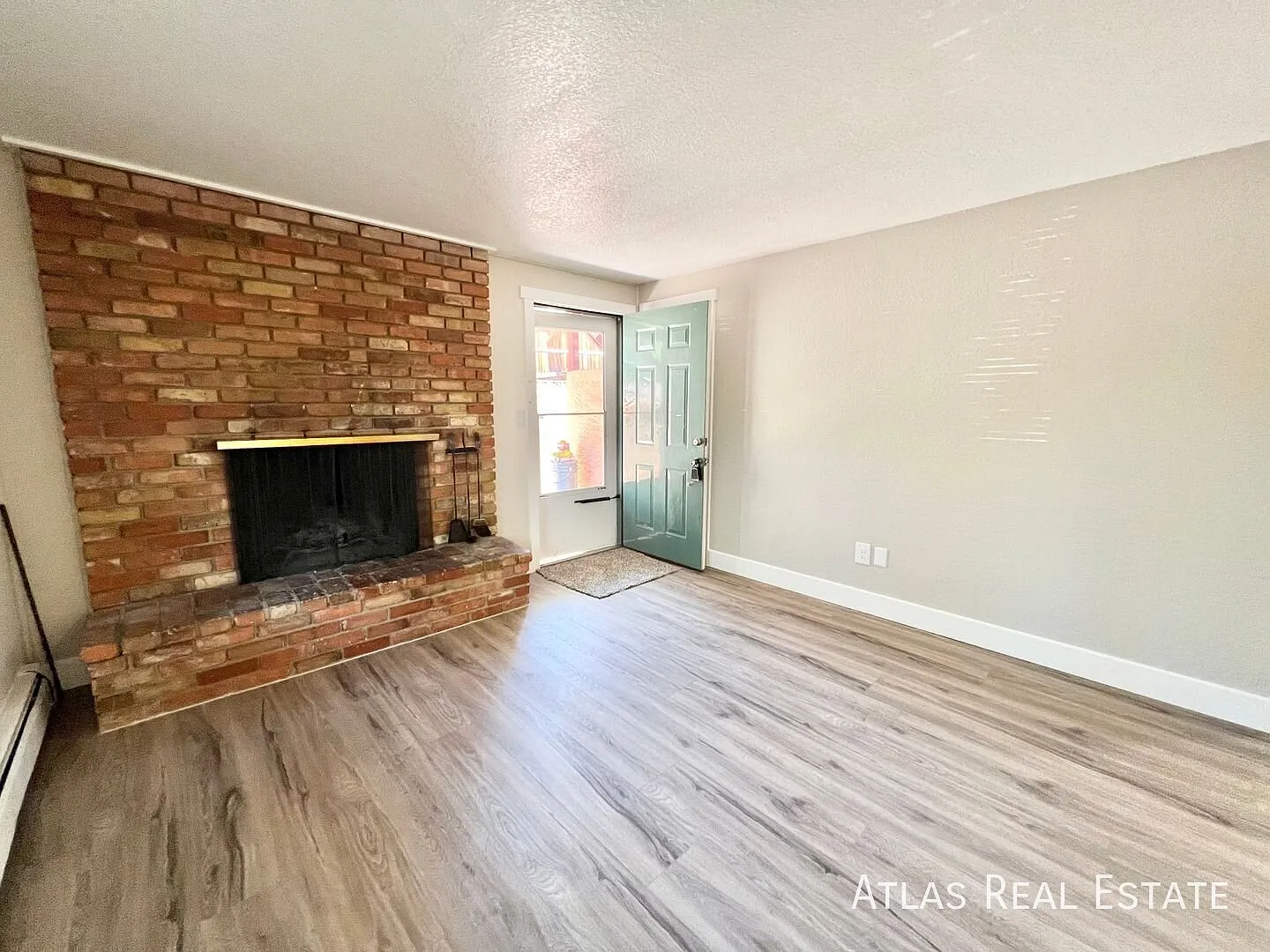 Modern Apartment in Manitou Springs Available This November ~ Apply Today! — Photo 4