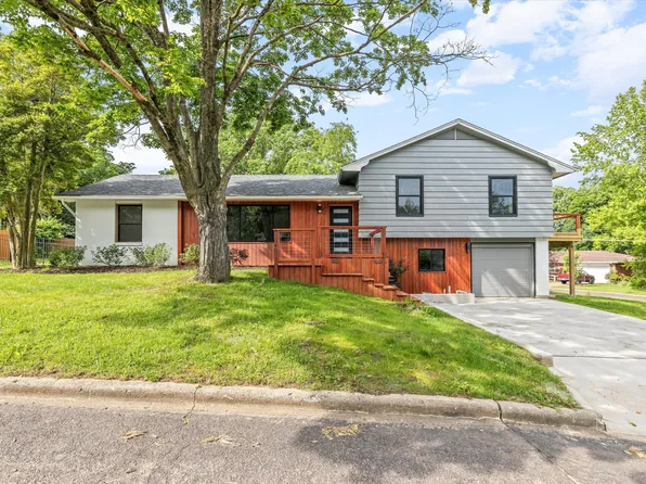 2002 Woodlea Dr, Columbia, MO 65201