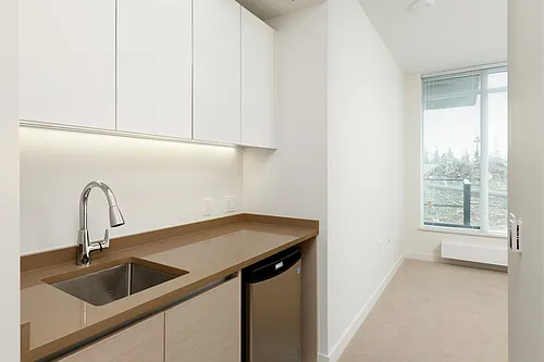 8850 University Cres Photo 1