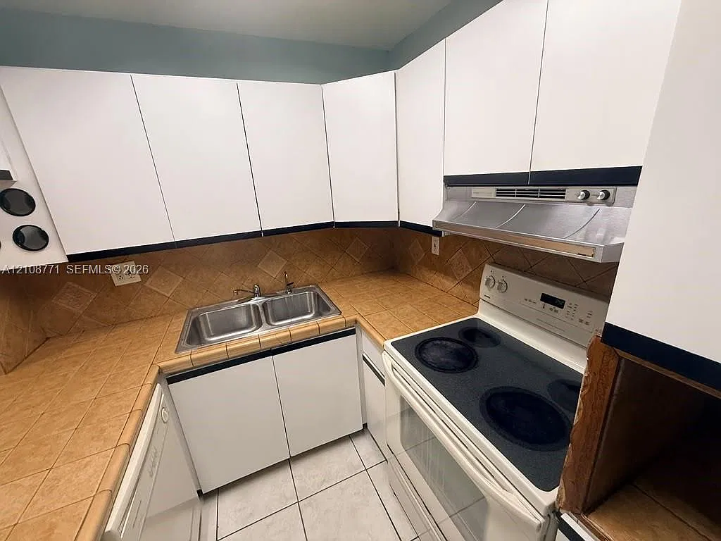 St Andrews Court Condo — Photo 2