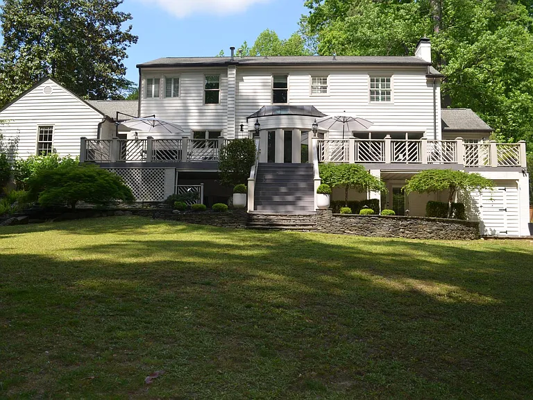 3825 Peachtree Dunwoody Rd NE — Photo 49