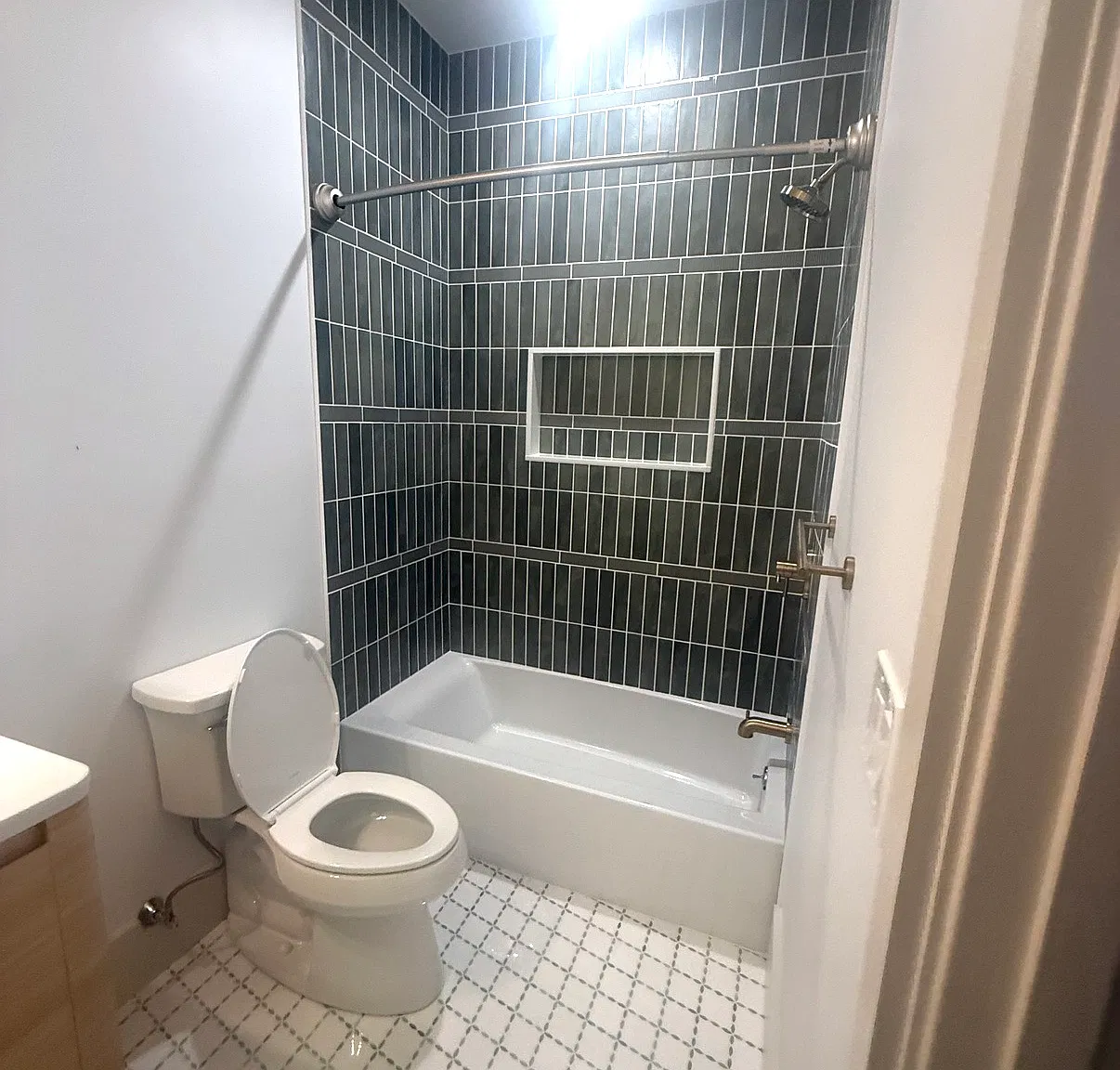 4 bed, 3.5 bath, 2400 sqft, $5,300 — Photo 4