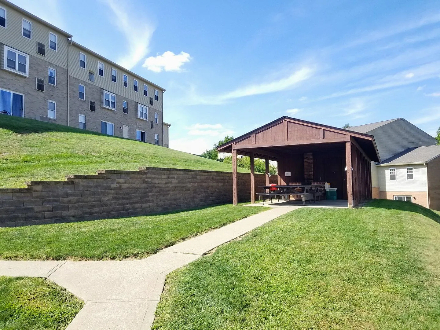 North Hills 2 BR Apartment! Perfect Location - Close to Parks, Schools & Entertainment! — Photo 1