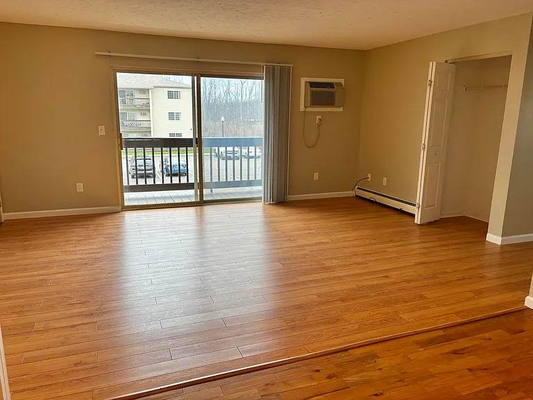 Lakepointe Apartment Homes — Photo 22