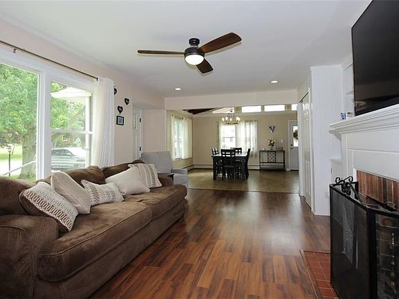 5th image of 1686 Baxter Ave