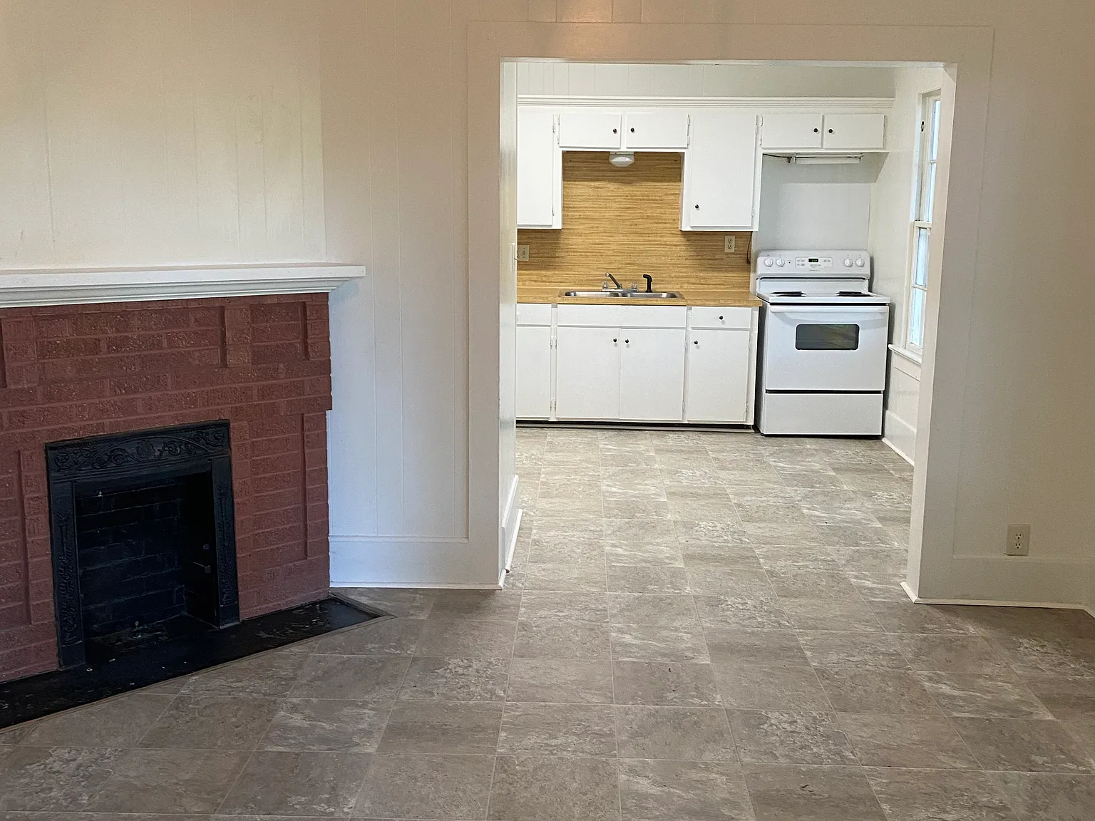 2 bed, 1.0 bath, $900 — Photo 3