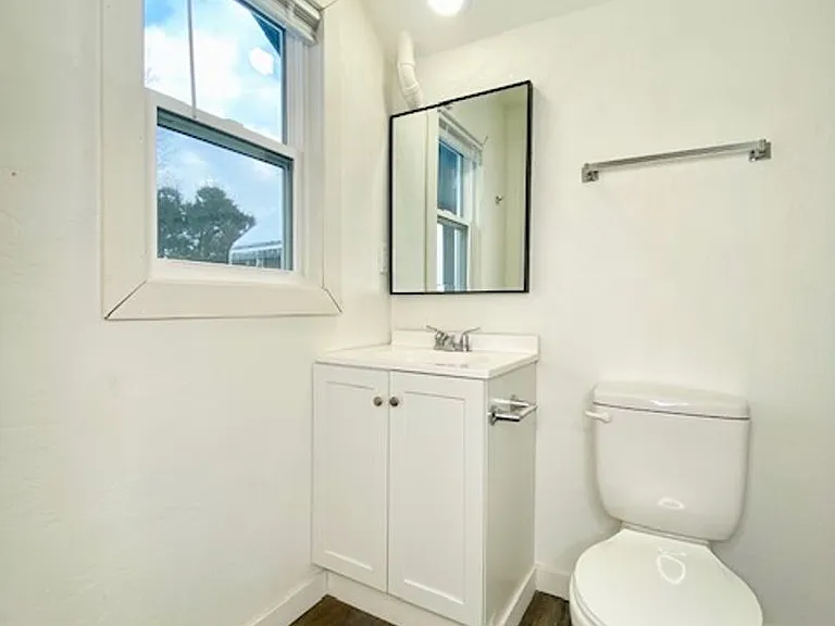 702 Algoma St — Photo 10