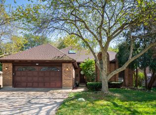 827 Hillandale Dr, Antioch, IL 60002