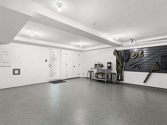 5th image of 2891 Montrose Ave #27