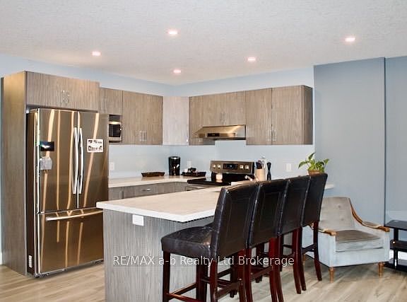 4th image of 498 Lampman Pl