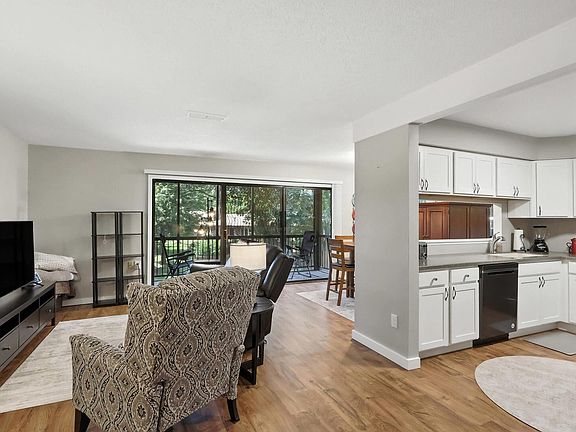 4th image of 4150 E 60th St APT 1004