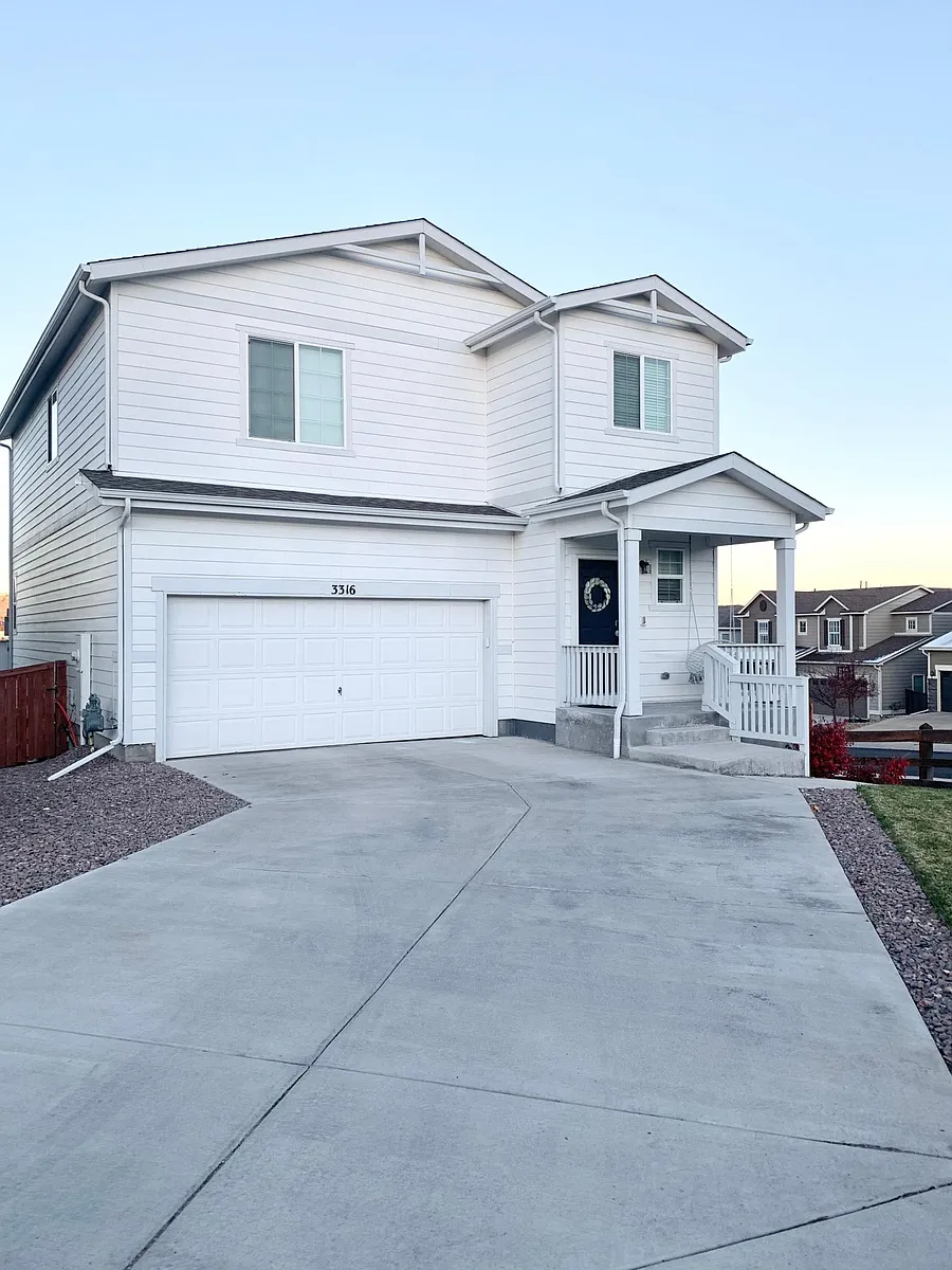 Front of home - long driveway - 3316 Evening Pl