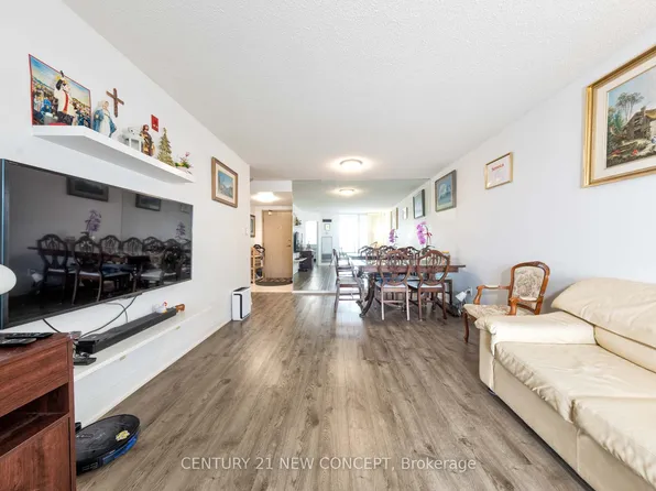 22 Southport St #932, Toronto, ON M6S 4Y9