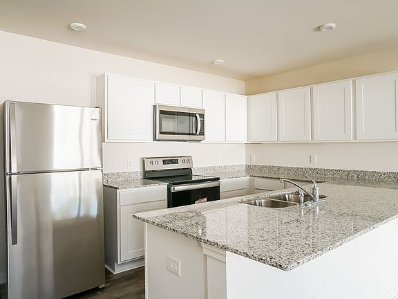 4th image of 686 Hadley Ct SE