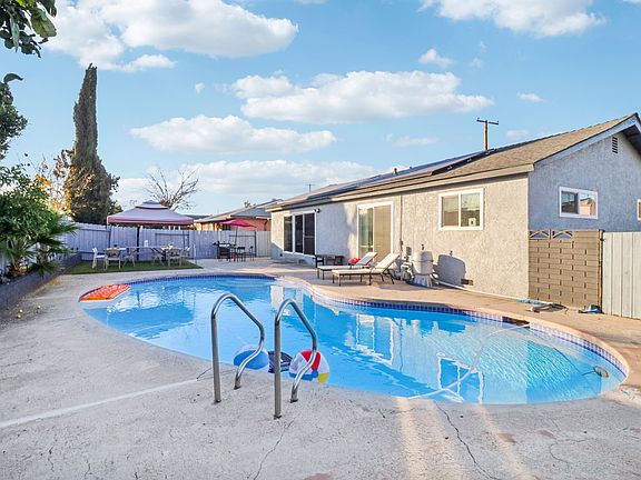 Stunning home with a refreshing swimming pool, perfect for relaxation and fun!