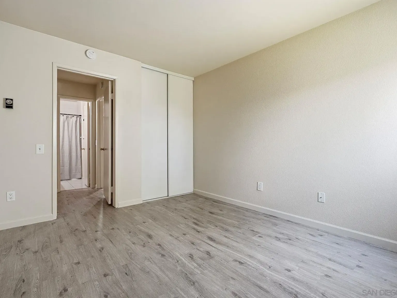 2 bed, 2.0 bath, 878 sqft, $2,700 — Photo 2
