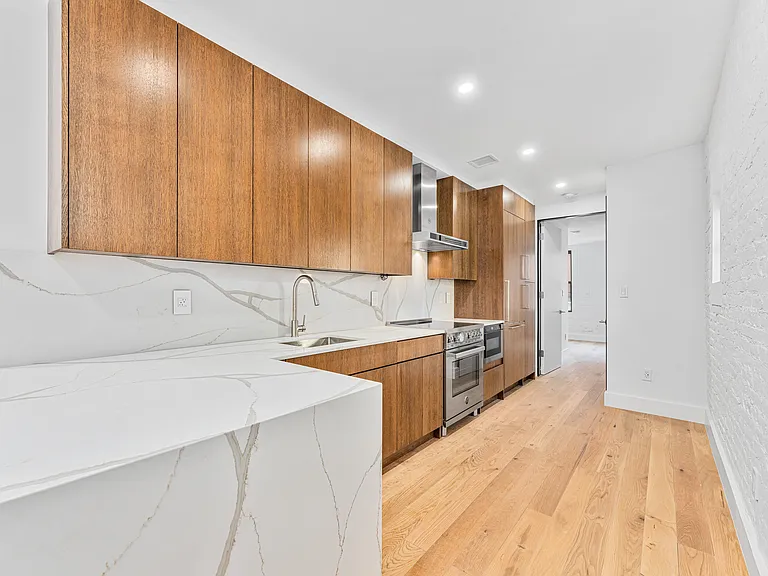 32 Spring St #2 — Photo 5