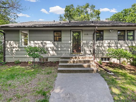 3rd image of 1115 W Medicine Lake Dr