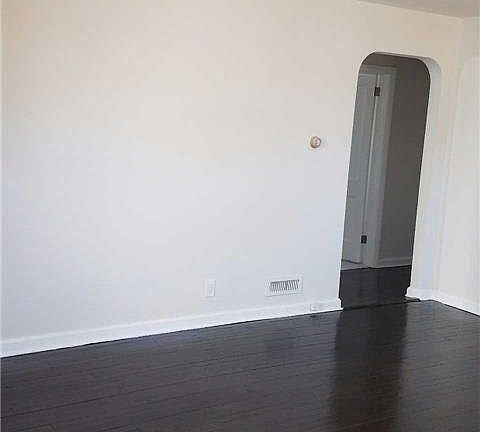 4th image of 60 Pinelawn Ave