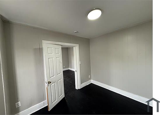 3rd image of 1421 Long Ave