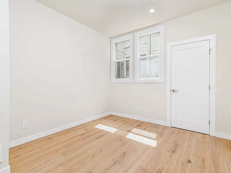 1555 Hyde St #5 — Photo 6