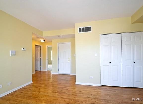 5th image of 2608 W Glenlake Ave