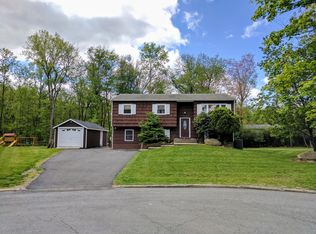 5 Auburn Ct, Monsey, NY 10952