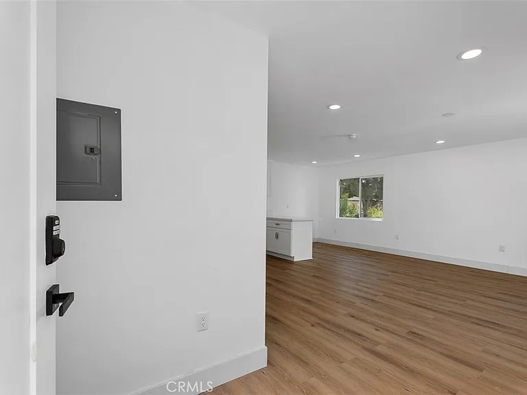 24543 Penfield St — Photo 7