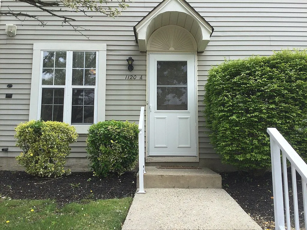 1120A Thornwood Dr #1120 photo 1