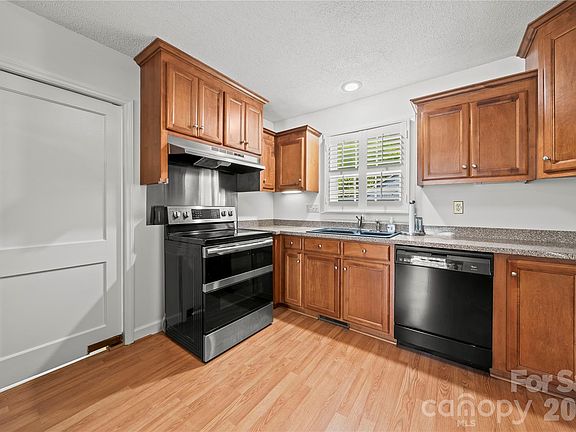 5th image of 10670 Troutman Rd