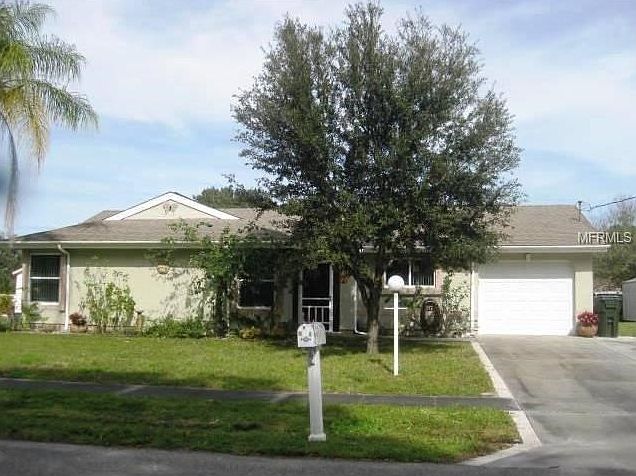 Waterfront in Country Club Ridge . Oversized driveway for extra parking