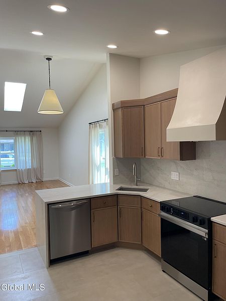 3rd image of 526 Townwood Drive