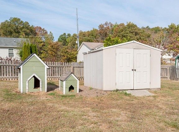 5th image of 10019 Hunter Trace Dr