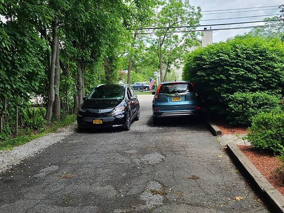4th image of 128 Noth Montgomery St