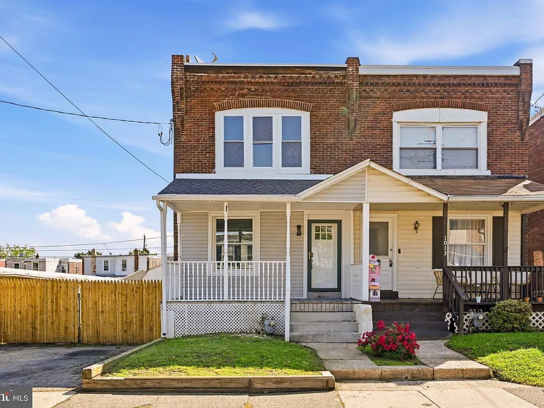 1015 McClenahan Ter — Photo 1