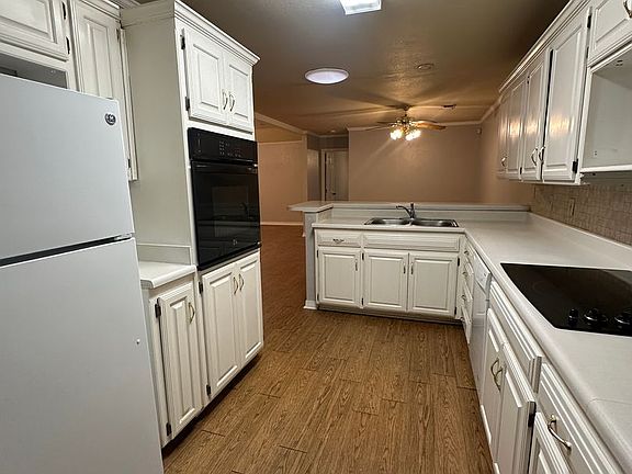 4th image of 3005 SW 28th Ave APT C