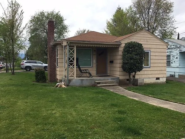 1024 S Peach St photo 1