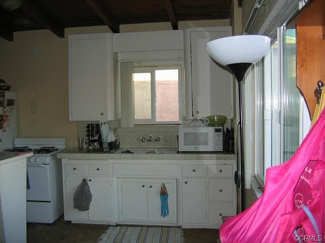 2nd image of 121 1/2 39th St