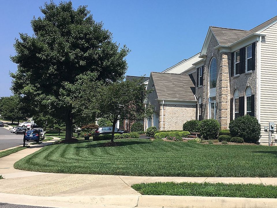 2nd image of 8190 Mistletoe Ln