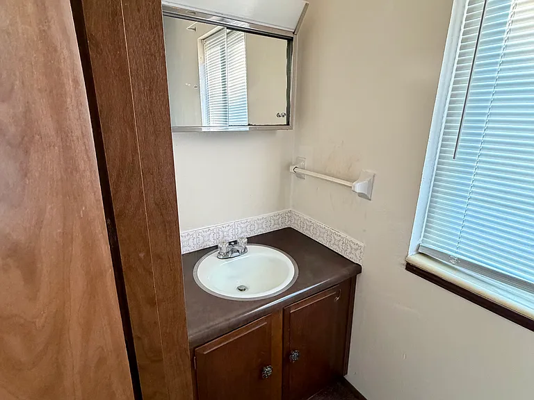 1212 Geneva Cir — Photo 10