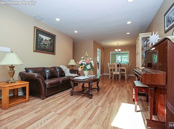 4th image of 115 Fellswood Dr