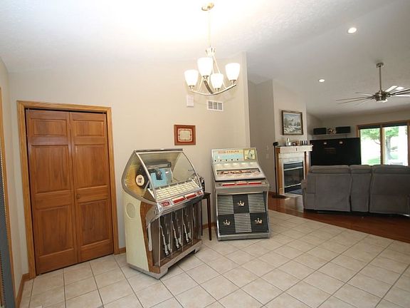 5th image of 4244 Westlake Village Dr