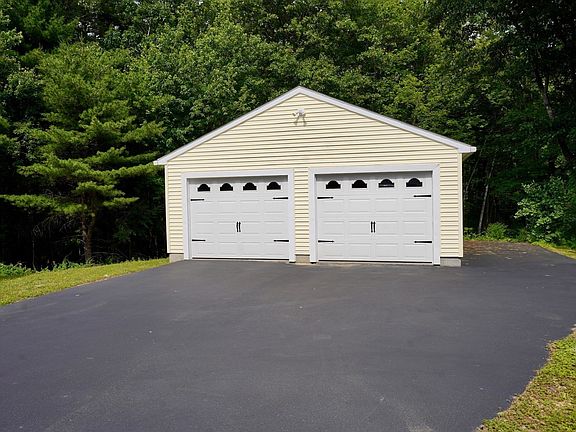 4th image of 18 Brookside Dr