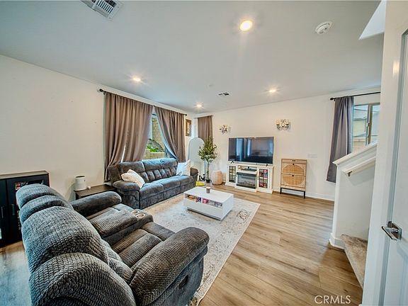 5th image of 364 Castaic Way