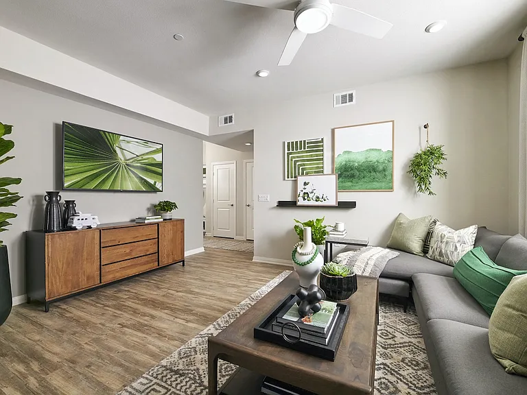 Lincoln Village Apartment Homes — Photo 13