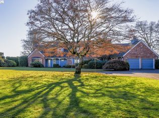 702 Rhododendron Dr, Vancouver, WA 98661