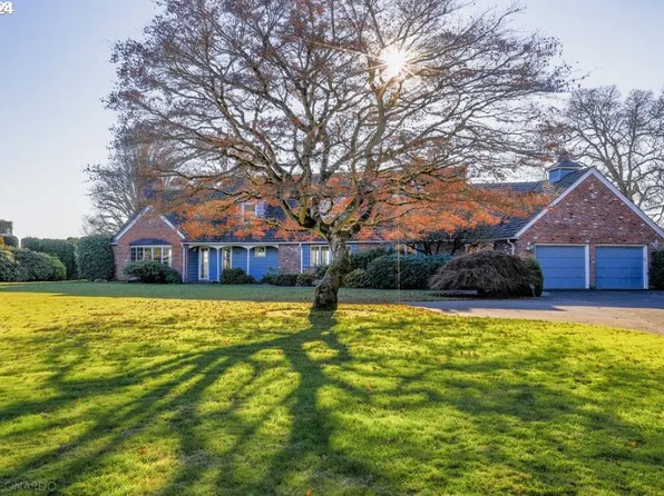 702 Rhododendron Dr, Vancouver, WA 98661