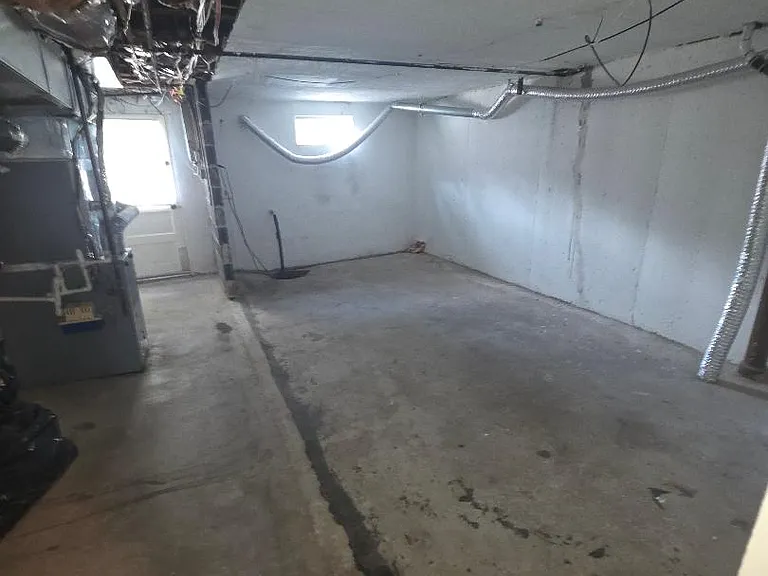 83 Chester Ave — Photo 11