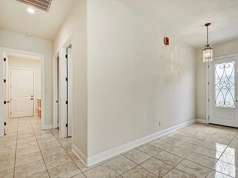 113 S Junius Peak — Photo 16