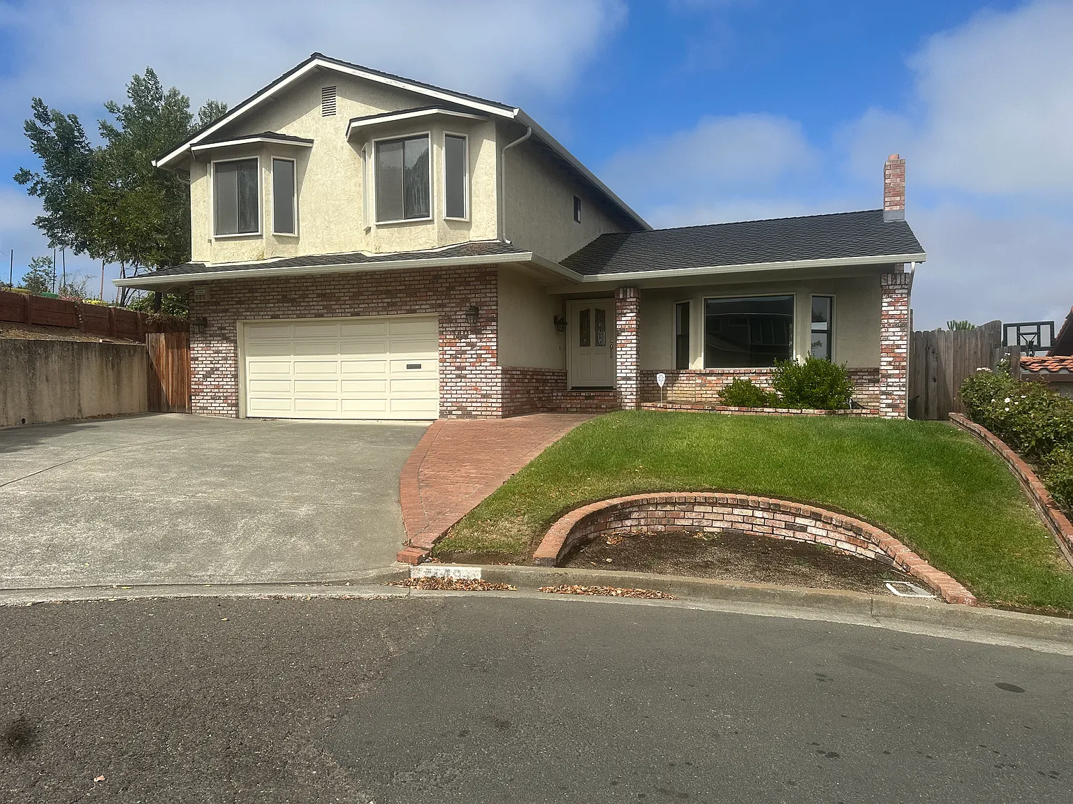 4 bed, 2.5 bath, 1894 sqft, $3,600 — Photo 3